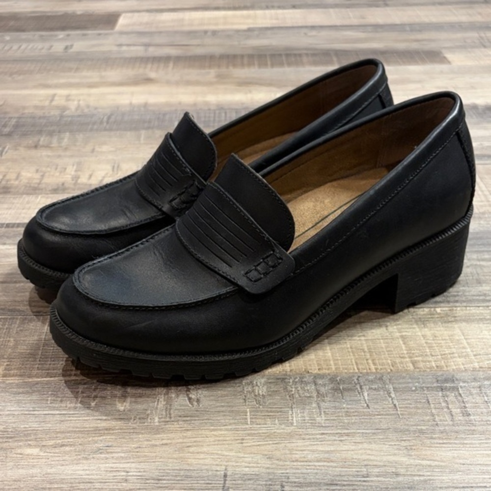 Eastland Newbury leather 2” block heel loafers black EUC size 9